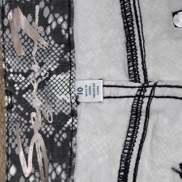 SEVEN7 Tummy Less Gray Snakeskin Print Five Pocket High Rise Skinny Leg Jean - Picture 7 of 15